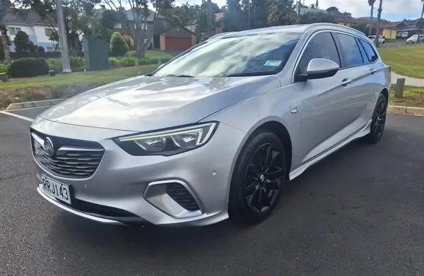 2018 COMMODORE RS WAGON 191KW (NZ) Carousel 2