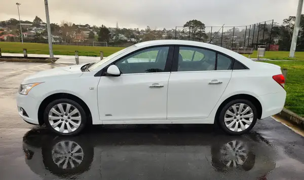 2014 Holden Cruze 1.8 Petrol Z Series Carousel 3