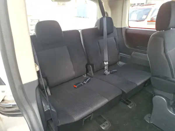 2012 Mitsubishi Delica D5 2ltr Coach Carousel 15