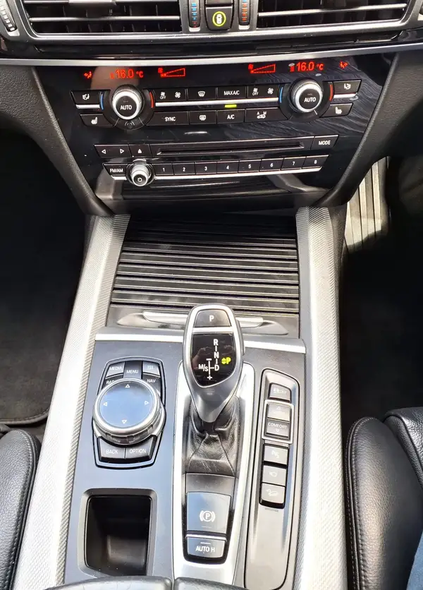 2015 BMW X5 XDRIVE 30D M-SPORT (NZ) Carousel 18