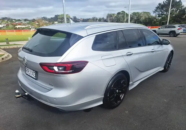 2018 COMMODORE RS WAGON 191KW (NZ) Carousel 7