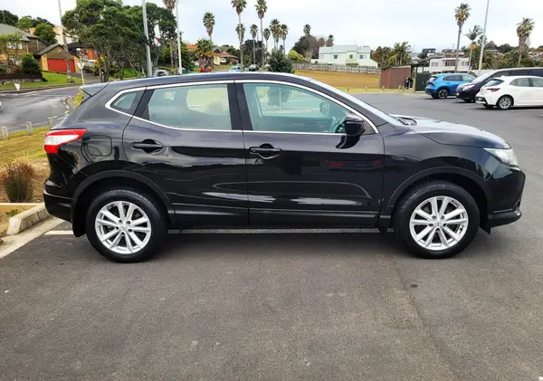 2016 Nissan Qashqai ST 2.0P (NZ) Carousel 4