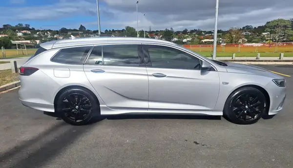 2018 COMMODORE RS WAGON 191KW (NZ) Carousel 3