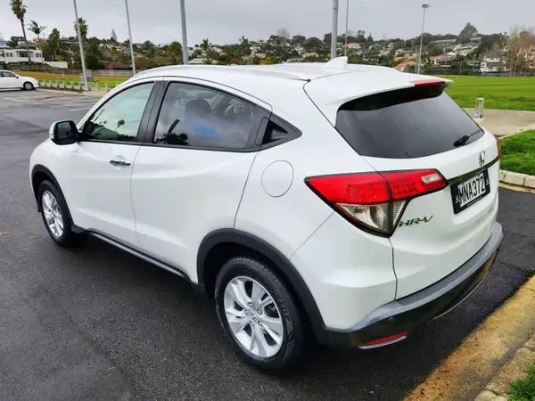 2019 Honda HR-V 1.5 AWD Low kms Carousel 3
