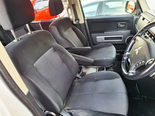 2012 Mitsubishi Delica D5 2ltr Coach Carousel 11
