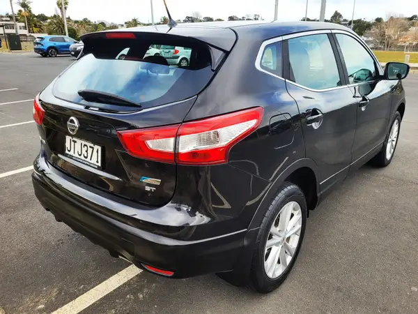 2016 Nissan Qashqai ST 2.0P (NZ) Carousel 7