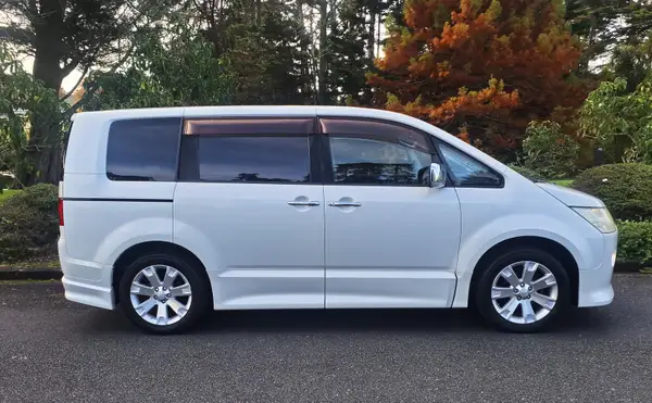 2012 Mitsubishi Delica D5 2ltr Coach Carousel 3