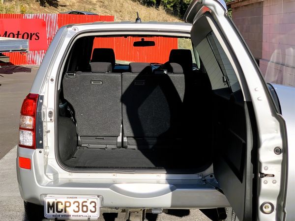 2005 Suzuki Escudo Carousel 6