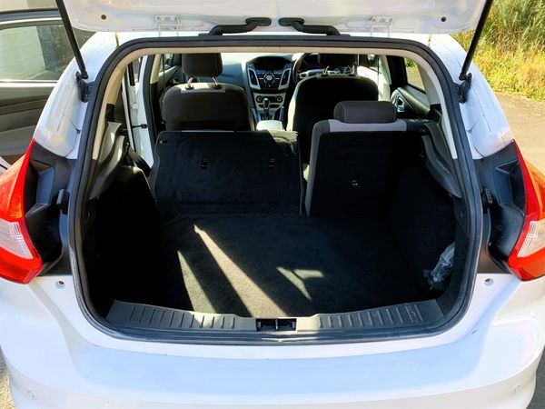 2013 Ford Focus 2.0 SPORT AUTO HATCH Carousel 1