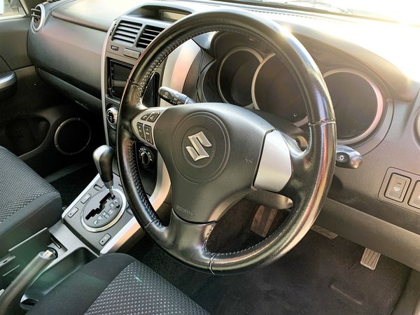 2005 Suzuki Escudo Carousel 2