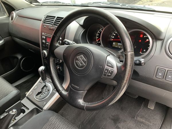 2012 Suzuki Escudo 2.4 XG 4WD Carousel 6