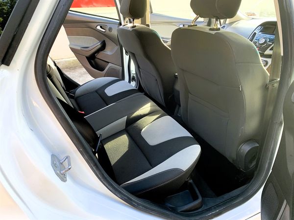 2013 Ford Focus 2.0 SPORT AUTO HATCH Carousel 4
