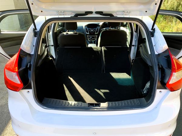 2013 Ford Focus 2.0 SPORT AUTO HATCH Carousel 2