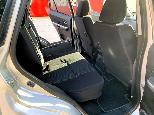 2005 Suzuki Escudo Carousel 18