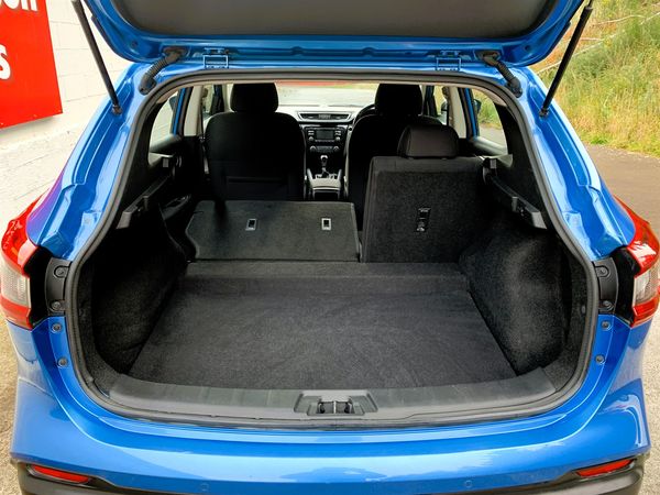 2018 Nissan Qashqai ST 2.0P/CVT Carousel 1
