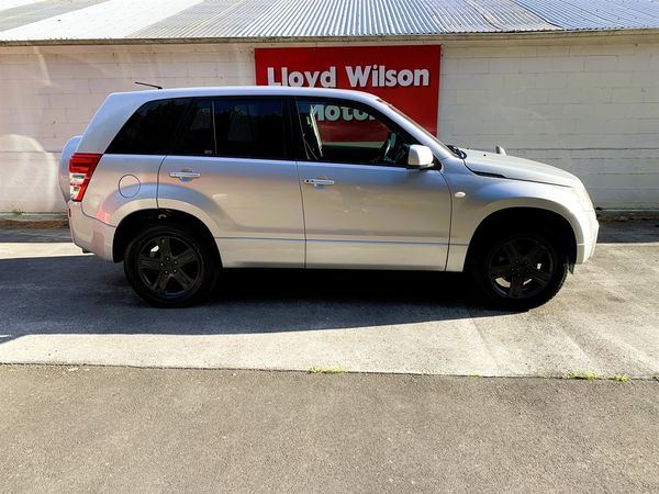 2005 Suzuki Escudo Carousel 12