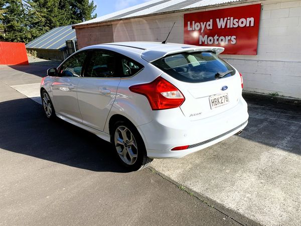 2013 Ford Focus 2.0 SPORT AUTO HATCH Carousel 16