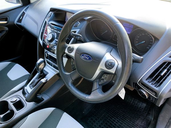 2013 Ford Focus 2.0 SPORT AUTO HATCH Carousel 6