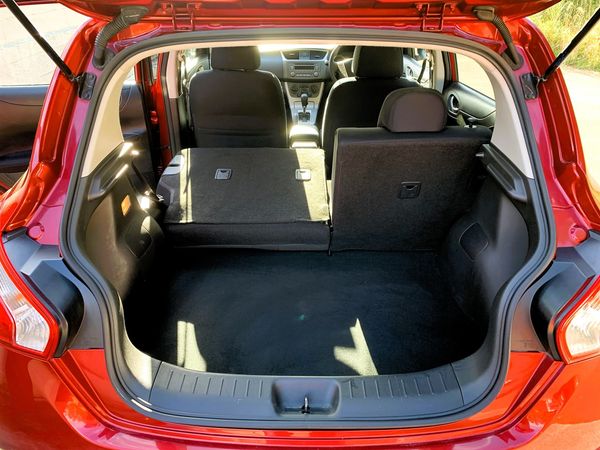 2016 Nissan Pulsar ST Carousel 1