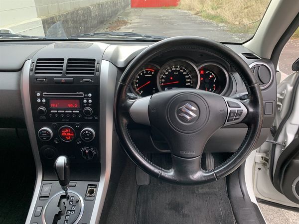 2012 Suzuki Escudo 2.4 XG 4WD Carousel 5