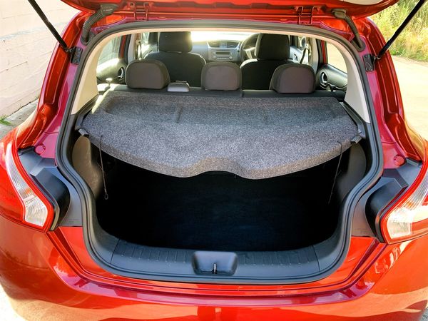2016 Nissan Pulsar ST Carousel 18