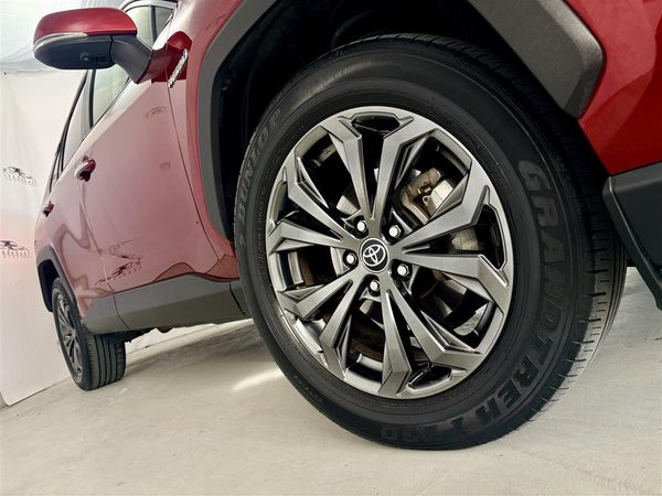 2023 Toyota RAV4 HYBRID 4WD,Vented/heated Leather Carousel 6