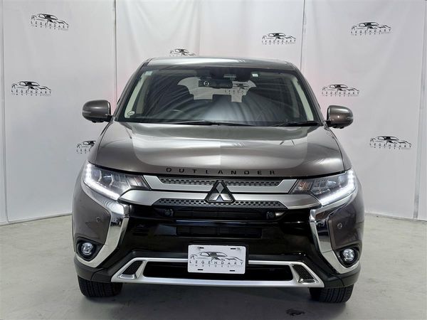 2020 Mitsubishi Outlander 4WD,360 camera,7 Seaters,33824 KM Carousel 1