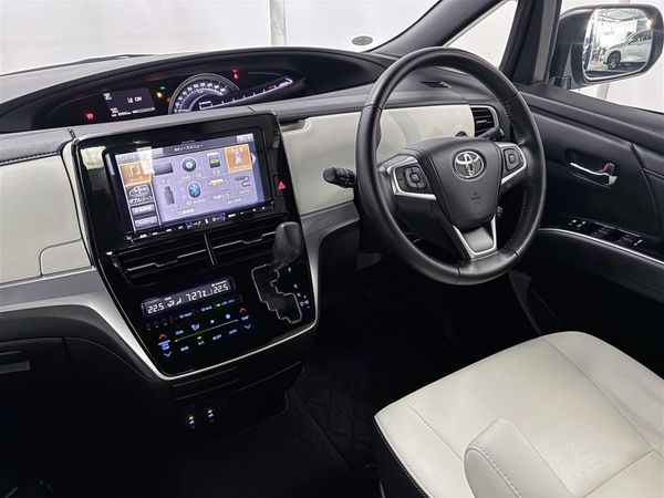 2016 Toyota Estima Aeras Premium,35352KM,Service history Carousel 16