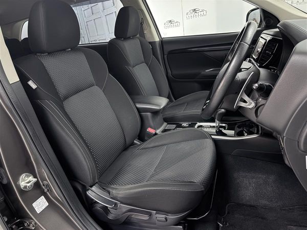2020 Mitsubishi Outlander 4WD,360 camera,7 Seaters,33824 KM Carousel 12