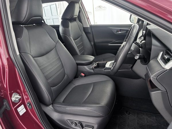2023 Toyota RAV4 HYBRID 4WD,Vented/heated Leather Carousel 12