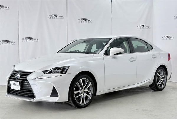 2019 Lexus IS 300h Hybrid,Blind spot, RADAR CRUISE Carousel 2