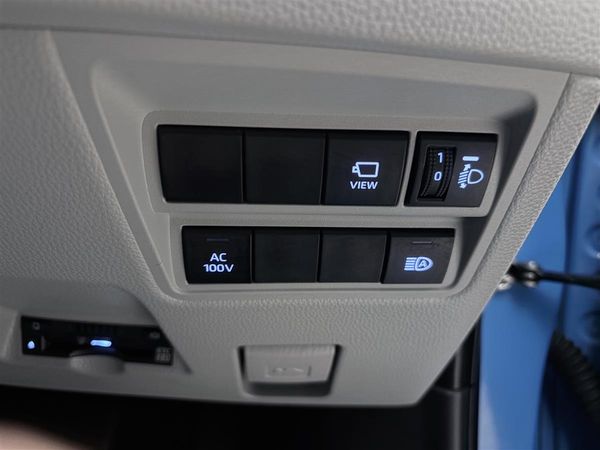 2020 Toyota Yaris 1.5 HYBRID Z,360 Camera,Low km Carousel 13