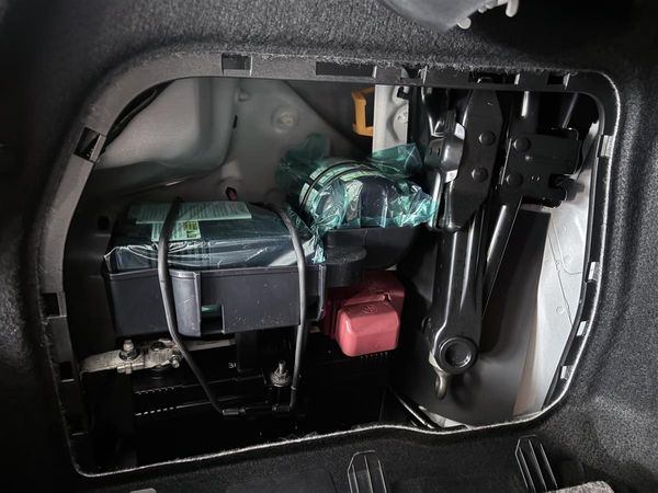 2019 Lexus IS 300h Hybrid,Blind spot, RADAR CRUISE Carousel 8