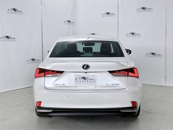 2019 Lexus IS 300h Hybrid,Blind spot, RADAR CRUISE Carousel 4