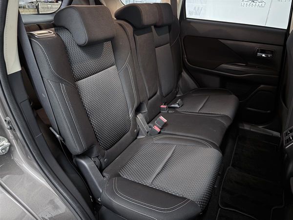 2020 Mitsubishi Outlander 4WD,360 camera,7 Seaters,33824 KM Carousel 9