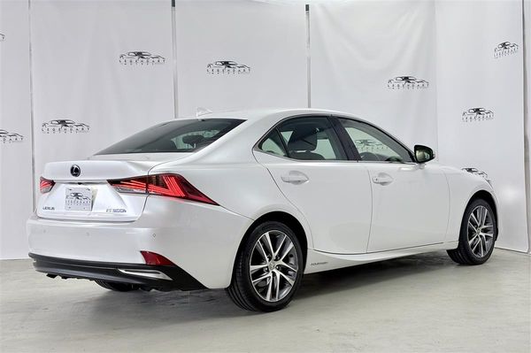2019 Lexus IS 300h Hybrid,Blind spot, RADAR CRUISE Carousel 5