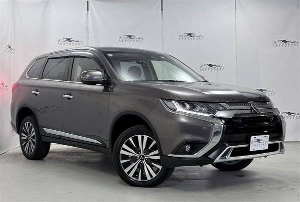 2020 Mitsubishi Outlander 4WD,360 camera,7 Seaters,33824 KM
