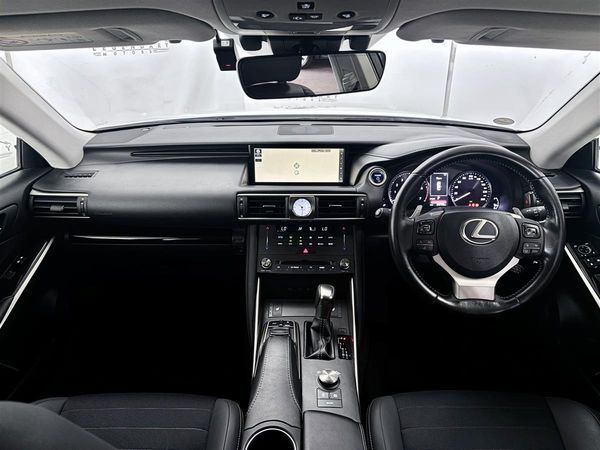 2019 Lexus IS 300h Hybrid,Blind spot, RADAR CRUISE Carousel 10