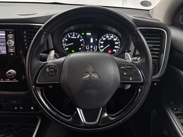 2020 Mitsubishi Outlander 4WD,360 camera,7 Seaters,33824 KM Carousel 11