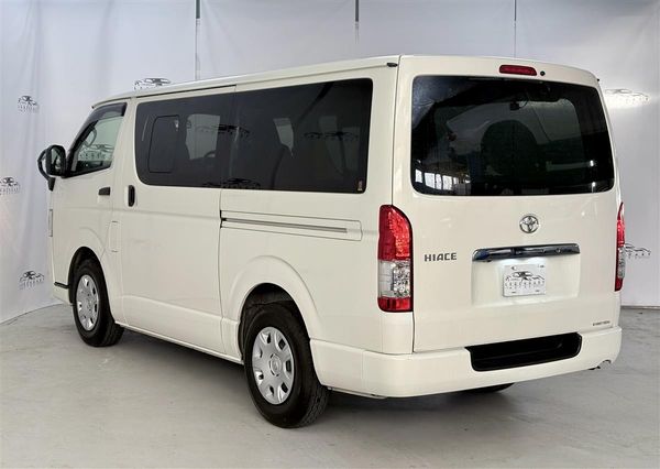 2021 Toyota Hiace GL 2.8 diesel, 6 SEATERS,Service history Carousel 3