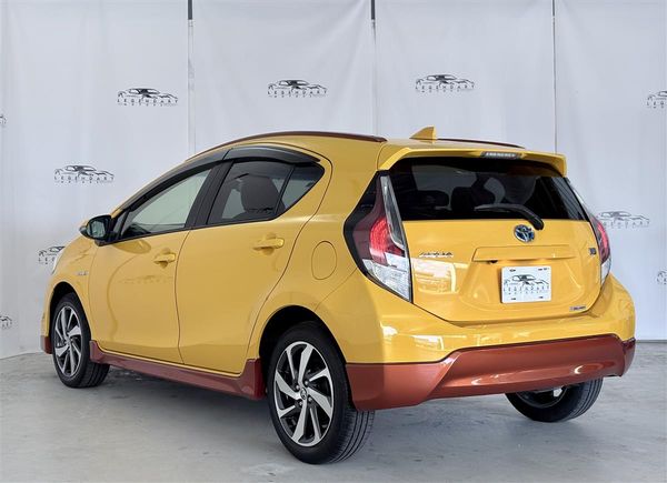 2015 Toyota Aqua X-URBAN , PUSH START,ALLOYS Carousel 3