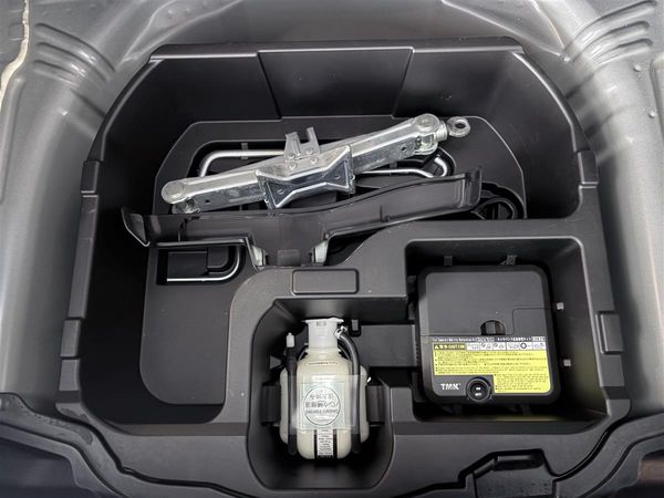 2019 Toyota Aqua 1.5 S style HYBRID low k,Push start Carousel 8