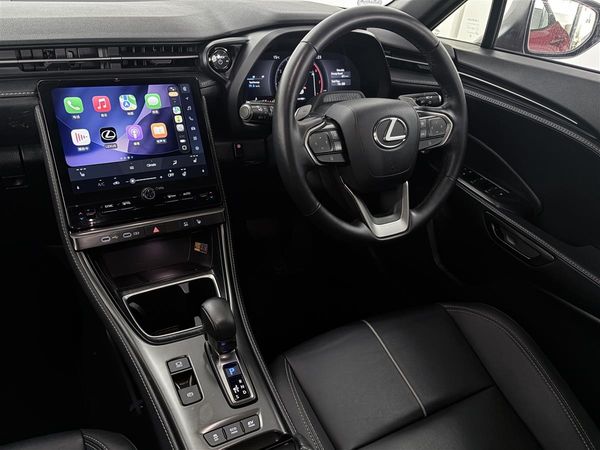 2025 Lexus LBX RELAX AWD HYBRID,Eletric boot Carousel 15