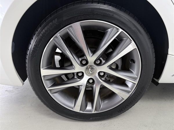 2019 Lexus IS 300h Hybrid,Blind spot, RADAR CRUISE Carousel 6