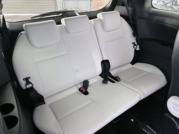 2016 Toyota Estima Aeras Premium,35352KM,Service history Carousel 8