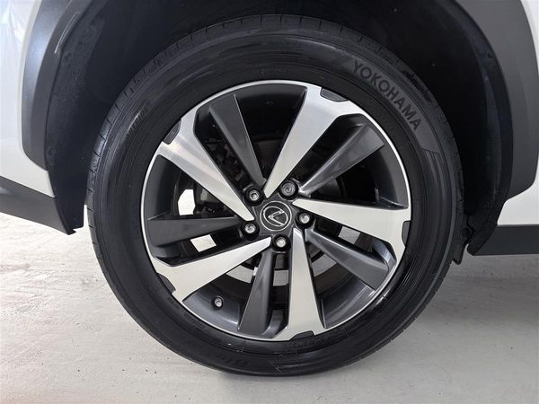 2019 Lexus NX 300h Sunroof,BSM, Eletric boot,Vented seat Carousel 6