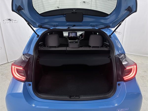 2020 Toyota Yaris 1.5 HYBRID Z,360 Camera,Low km Carousel 7
