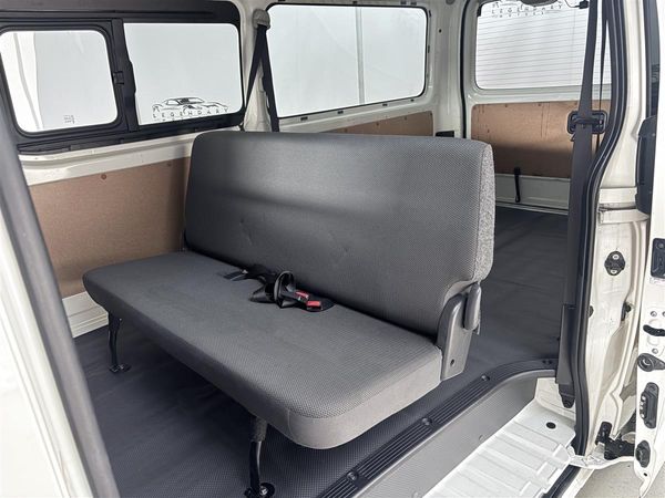 2021 Toyota Hiace GL 2.8 diesel, 6 SEATERS,Service history Carousel 9