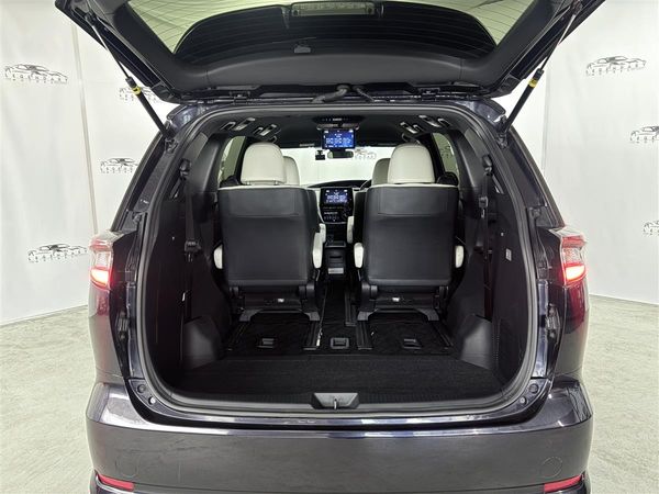 2016 Toyota Estima Aeras Premium,35352KM,Service history Carousel 7