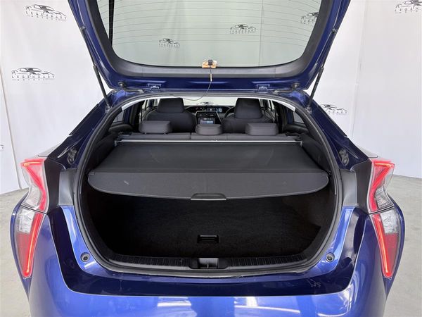 2015 Toyota Prius 1.8S Reverse Camera,Radar cruise Carousel 7